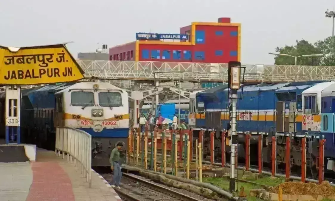 जल प्लावन, गंदगी व पार्किंग की समस्या से जूझ रहा नरघैया बाजार जल प्लावन, गंदगी व पार्किंग की समस्या से जूझ रहा नरघैया बाजार