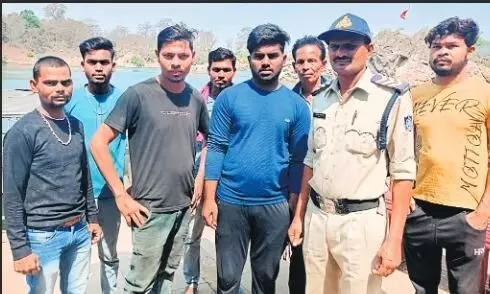 पूरी रात चट्टान पकड़कर बैठा रहा धुआँधार में बहा युवक पूरी रात चट्टान पकड़कर बैठा रहा धुआँधार में बहा युवक