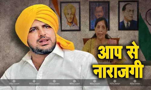 भगत सिंह के पोते ने वीडियो जारी कर जताई नाराजगी, शहीद-ए-आजम के साथ केजरीवाल की तस्वीर लगाए जाने से नाखुश