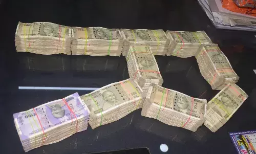 रेलवे स्टेशन पर 60 लाख के साथ पकड़े गए 2 आरोपी, सतना से मुंबई का लिंक जोड़ने में जुटी टीम