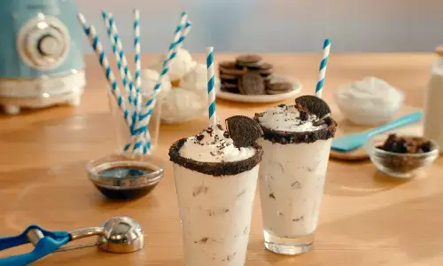 गर्मी से राहत पाने के लिए घर पर बनाइए कैफे जैसी ओरियो शेक, यहां जानिए पूरी रेसिपी
