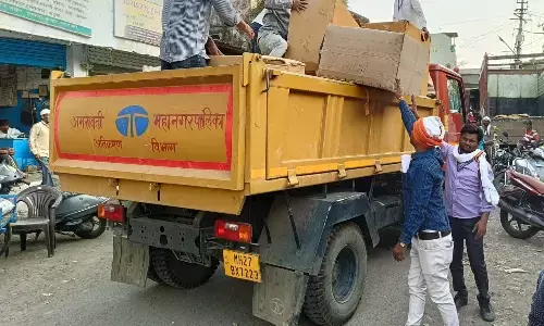 अमरावती मनपा ने की कार्रवाई ,  इतवारा बाजार से एक ट्रक प्लास्टिक किया जब्त अमरावती मनपा ने की कार्रवाई ,  इतवारा बाजार से एक ट्रक प्लास्टिक किया जब्त
