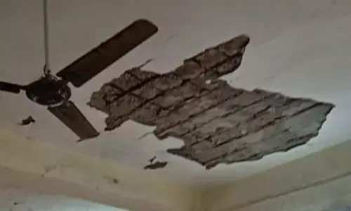 गोंदिया नगर परिषद कार्यालय की छत का गिरा प्लास्टर, बाल-बाल बचे कर्मचारी गोंदिया नगर परिषद कार्यालय की छत का गिरा प्लास्टर, बाल-बाल बचे कर्मचारी