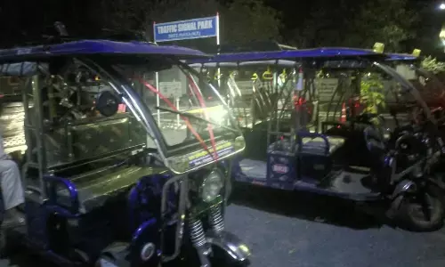 ऑटो चालकों पर यातायात पुलिस ने की कार्यवाही