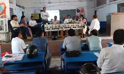 जिला शिक्षा अधिकारी ने प्राचार्यों की ली समीक्षा बैठक