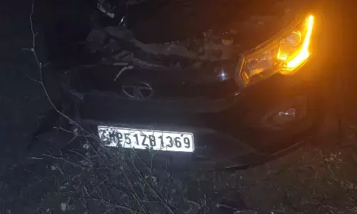 एसएफ बटालियन के जवानों से भरी बस में टकराई कार , तीन की मौत 26 जवान घायल