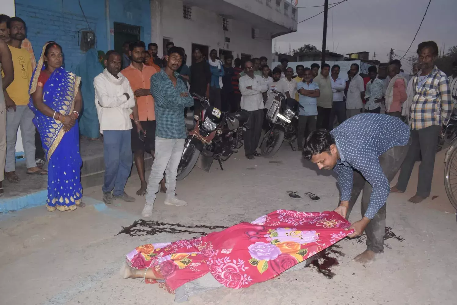 सम्पत्ति के विवाद में जेठ ने बका से हमला कर छोटे भाई की पत्नी को उतारा मौत के घाट