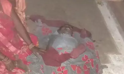 बेटे ने सिर पर लाठी मारकर की पिता की हत्या, अमदरा थाना क्षेत्र के परसवारा गांव में हुई घटना बेटे ने सिर पर लाठी मारकर की पिता की हत्या, अमदरा थाना क्षेत्र के परसवारा गांव में हुई घटना