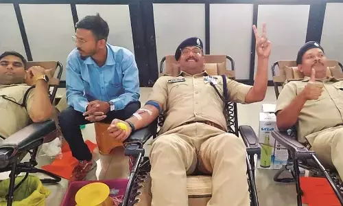 उत्साह सहित रक्तदान कर निभाया सामाजिक दायित्व, आरपीएफ ने आयोजित किया शिविर