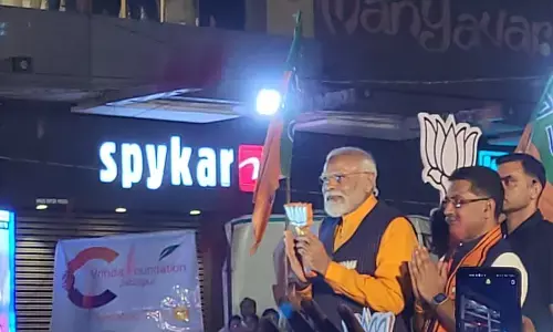 पीएम मोदी के स्वागत में लोगों ने बिछाए पलक पांवड़े, ऐतिहासिक रहा रोड-शो