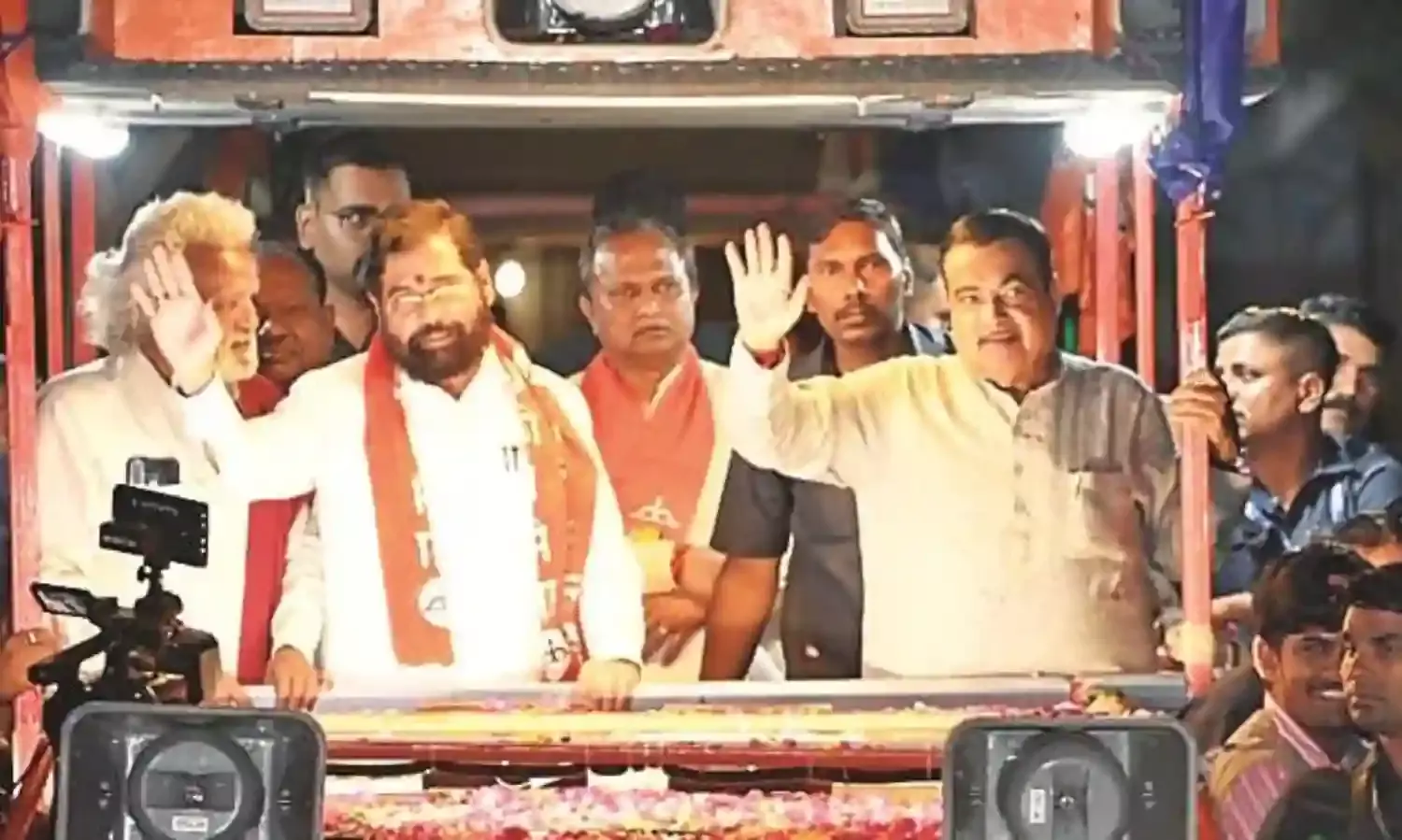 उम्मीदवारी मामला दो-तीन दिन में साफ हो जाएगा, गडकरी की लोकसंवाद यात्रा में शामिल शिंदे
