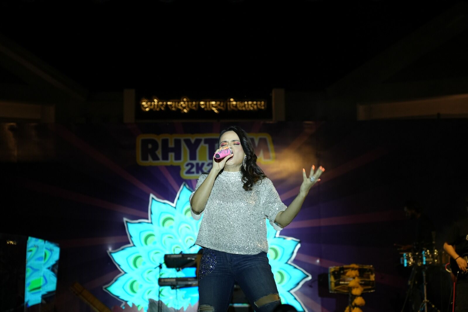 बॉलीवुड प्लेबैक सिंगर अदिती सिंह शर्मा के सुरों से सजा आरएनटीयू के वार्षिकोत्सव रिदम 2024 का जश्न