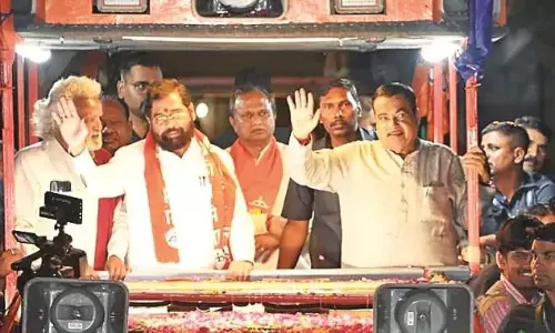 उम्मीदवारी मामला दो-तीन दिन में साफ हो जाएगा, गडकरी की लोकसंवाद यात्रा में शामिल शिंदे उम्मीदवारी मामला दो-तीन दिन में साफ हो जाएगा, गडकरी की लोकसंवाद यात्रा में शामिल शिंदे