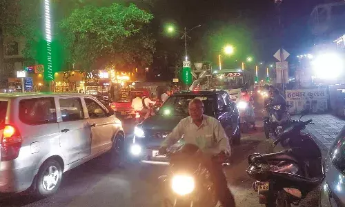सीमेंट मार्ग बनना था 6 माह में अब लग सकता है एक साल, हो रही हैं दुर्घटनाएं सीमेंट मार्ग बनना था 6 माह में अब लग सकता है एक साल, हो रही हैं दुर्घटनाएं