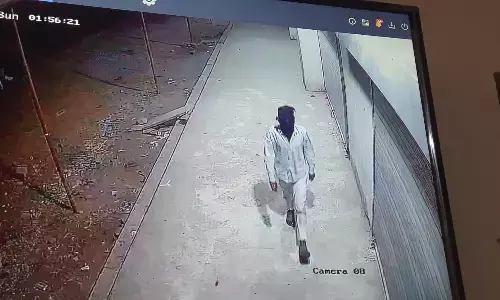 गोदाम का ताला तोड़कर 80 बोरी चावल किया पार गोदाम का ताला तोड़कर 80 बोरी चावल किया पार