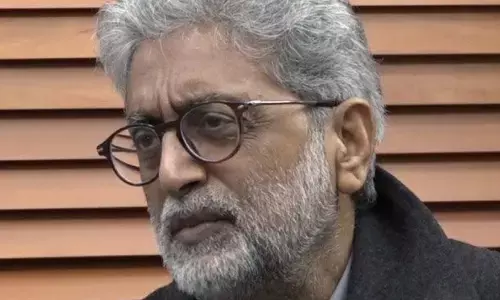 सुप्रीम कोर्ट ने नवलखा से कहा- निगरानी खर्च का भुगतान करने से बच नहीं सकते सुप्रीम कोर्ट ने नवलखा से कहा- निगरानी खर्च का भुगतान करने से बच नहीं सकते