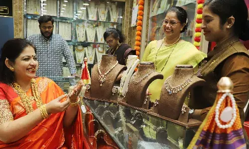 गुढ़ी पाडवा पर बाजारों में उमड़ी भीड़, खूब बिके वाहन और इलेक्ट्रॉनिक्स सामान