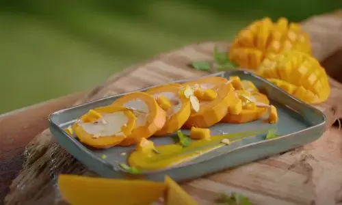 गर्मियों में घर पर बनाएं बाजार जैसी मैंगो स्टफ्ड मलाई कुल्फी, यहां जानिए पूरी रेसिपी