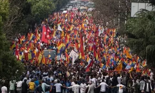 हिंदू राष्ट्र बनाने और दोबारा राजशाही लागू करने की कर रहे मांग, बोले - भ्रष्टाचार कर रहीं राजनीतिक पार्टियां