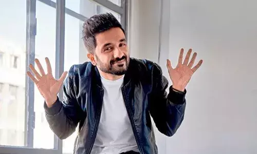 एक्टर वीर दास के बॉथरूम में निकला सांप, कॉमेडियन ने सोशल मीडिया पर पोस्ट किया वीडियो