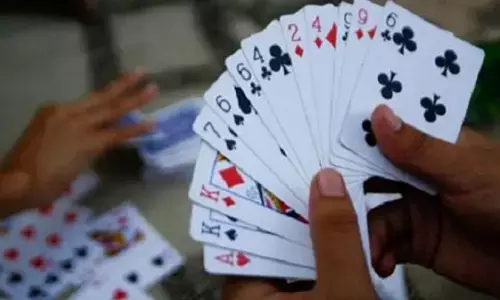 नरसिंहपुर के जुआरी धूमा में खेल रहे थे जुआ, तीन आरेापी पकड़े गए, चार आरोपी फरार