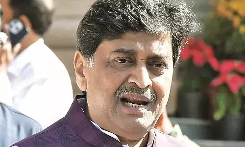 कांग्रेस नेतृत्व को जमीनी हकीकत ही नहीं मालूम, अशोक चव्हाण ने दागा निशाना कांग्रेस नेतृत्व को जमीनी हकीकत ही नहीं मालूम, अशोक चव्हाण ने दागा निशाना