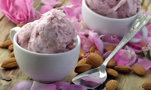 गर्मियों में ट्राई करें रोज फ्लेवर मटका कुल्फी, यहां जानिए पूरी रेसिपी