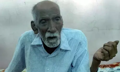 गडचिरोली के सिरोंची निवासी सौ वर्षीय किष्टय्या ने किया पहला पोस्टल बैलेट मतदान