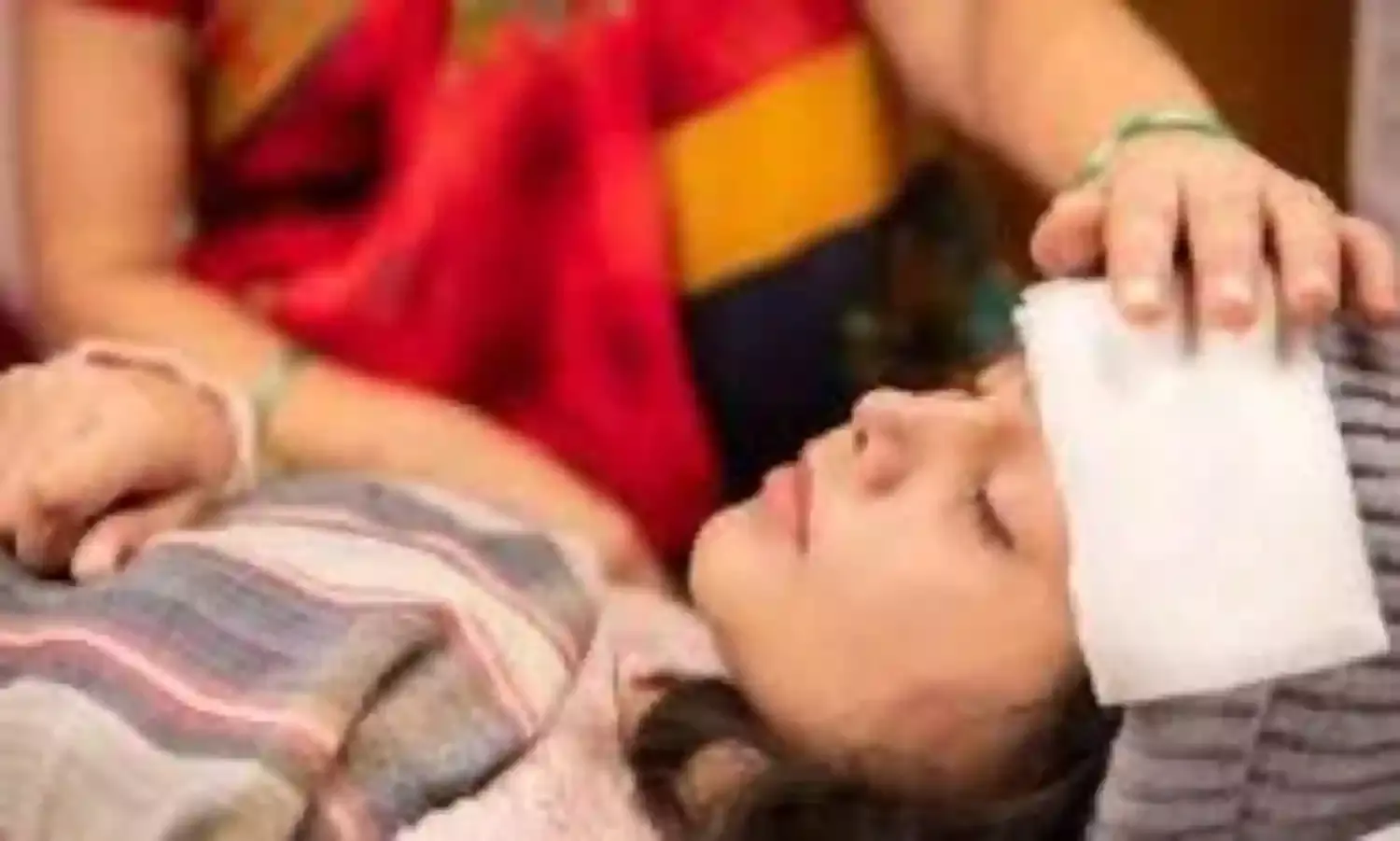सावधान - बेमौसम बारिश है सेहत के लिए घातक, इन बीमारियों की बनी रहती आशंका
