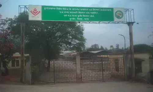 कृषि उपज मण्डियां बनी शोपीस, व्यापरियों की दुकानों में लुटने को मजबूर किसान