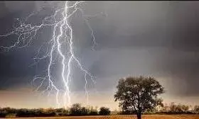 पहाड़ी खेरा क्षेत्र में अलग-अलग दो स्थानों में गिरी आकाशीय बिजली, युवक की मौत
