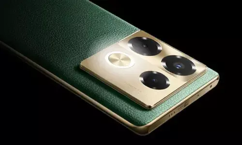 मैग्नेटिक चार्जिंग सपोर्ट वाला पहला एंड्रॉयड स्मार्टफोन लॉन्च, हैं कई खूबियां मैग्नेटिक चार्जिंग सपोर्ट वाला पहला एंड्रॉयड स्मार्टफोन लॉन्च, हैं कई खूबियां