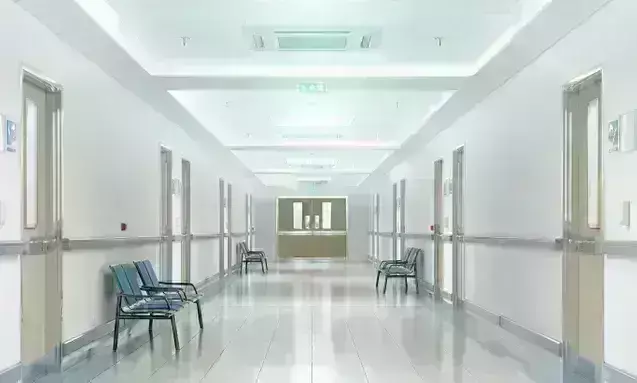 समीक्षा बैठक में बोले जिलाधिकारी इटनकर, अस्पताल नियमावली का अक्षरशः पालन करें