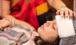 सावधान - बेमौसम बारिश है सेहत के लिए घातक, इन बीमारियों की बनी रहती आशंका सावधान - बेमौसम बारिश है सेहत के लिए घातक, इन बीमारियों की बनी रहती आशंका