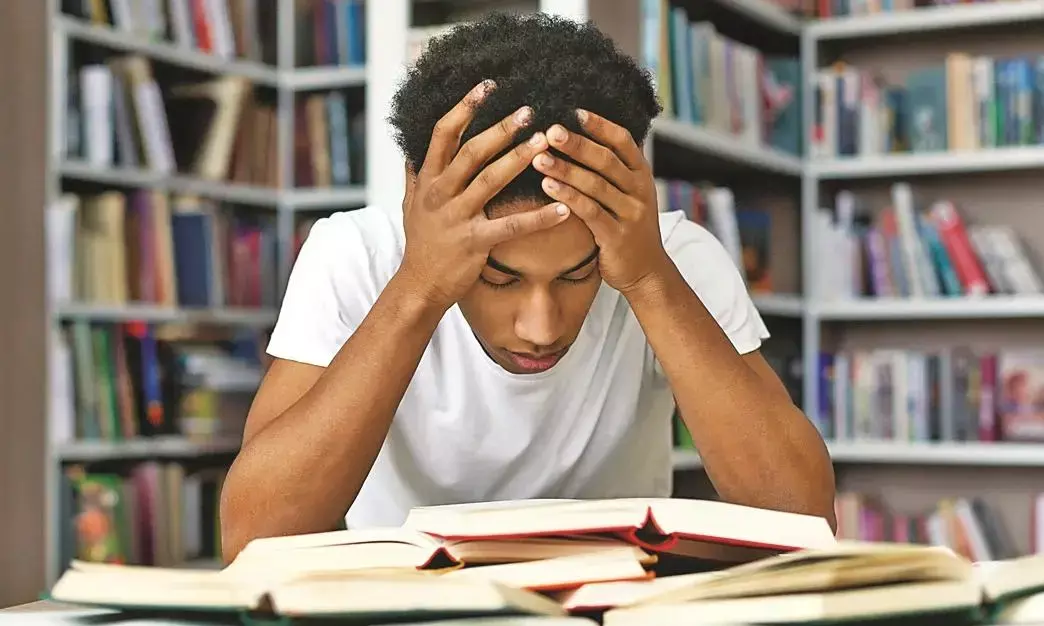 प्रतिस्पर्धा के दबाव की वजह से 13-18 साल के किशोर हो रहे तनाव का शिकार