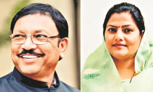 68 वर्ष बाद चुनाव मैदान से गायब कांग्रेस, शिवसेना के दोनों गुट आमने-सामने 68 वर्ष बाद चुनाव मैदान से गायब कांग्रेस, शिवसेना के दोनों गुट आमने-सामने