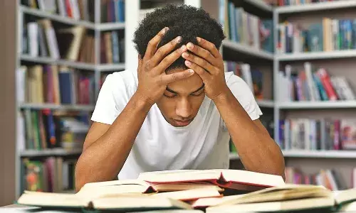 प्रतिस्पर्धा के दबाव की वजह से 13-18 साल के किशोर हो रहे तनाव का शिकार
