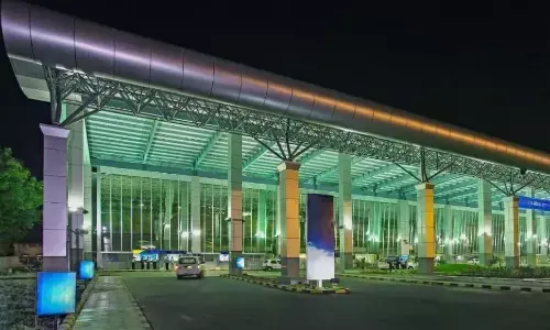 एयरपोर्ट पर रनवे की बत्ती गुल, विमानतल पर रही अफरा-तफरी- उड़ानें हुईं ठप एयरपोर्ट पर रनवे की बत्ती गुल, विमानतल पर रही अफरा-तफरी- उड़ानें हुईं ठप