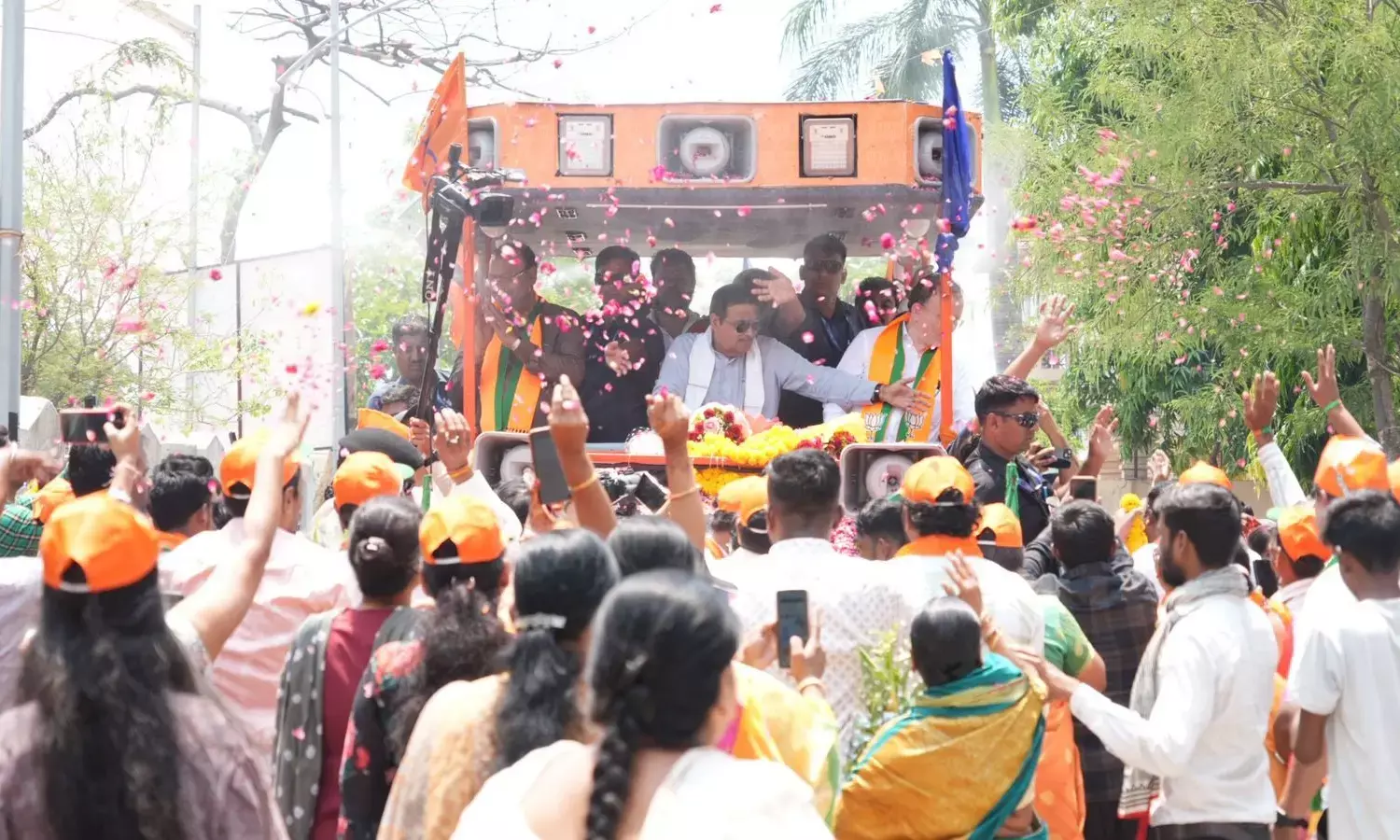 पूर्व नागपुर क्षेत्र में निकली गडकरी की लोकसंवाद यात्रा, कार्यकर्ताओं में उत्साह