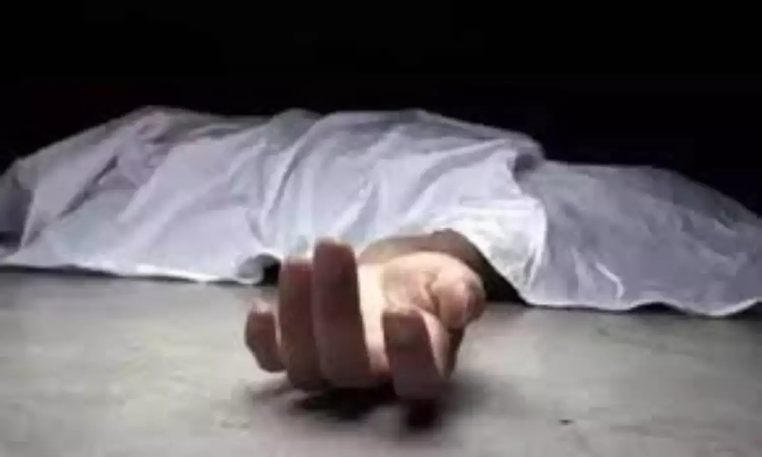 दोहरा हत्याकांड और खुदकुशी मामले में पति-पत्नी- बेटे का एक ही जगह अंतिम संस्कार