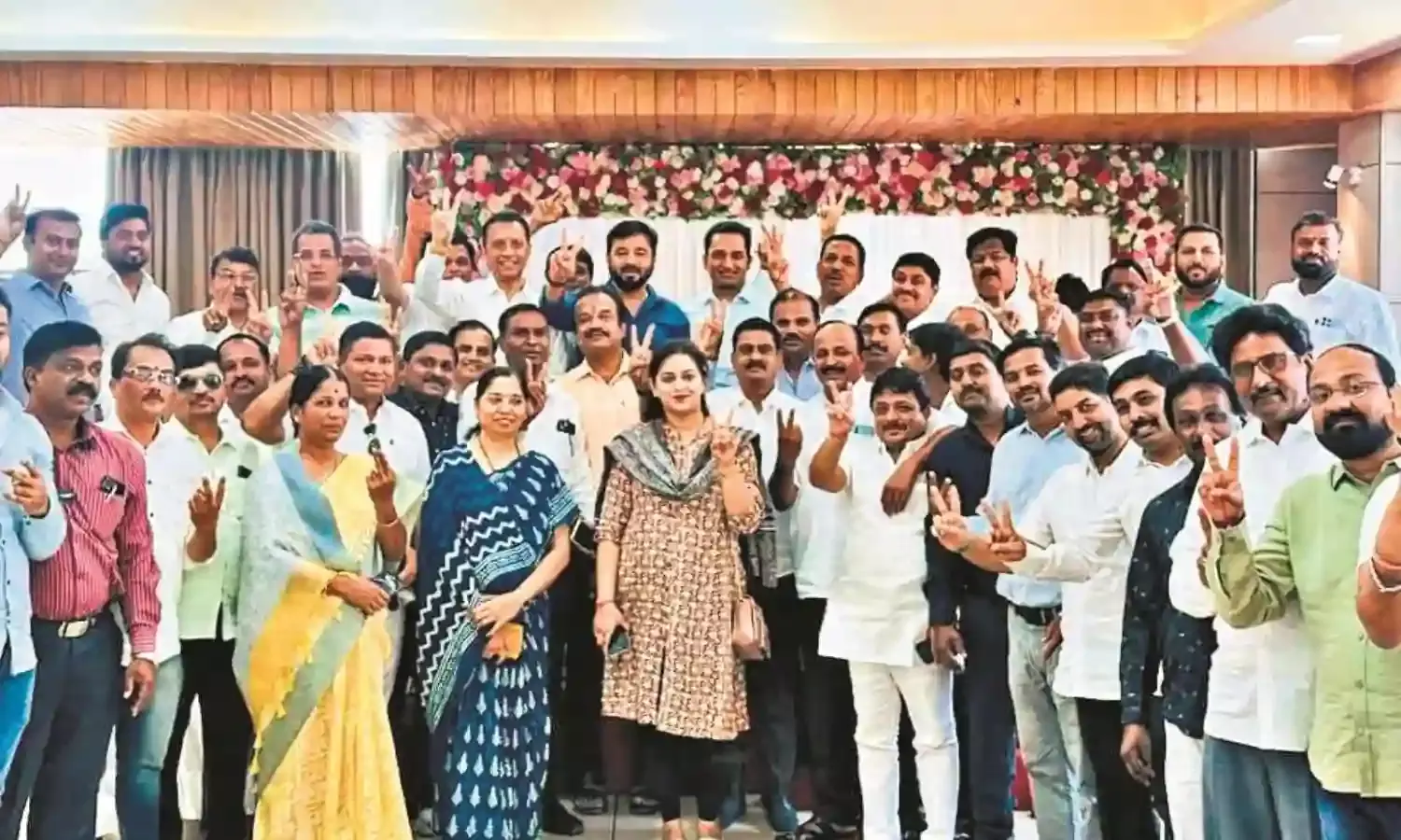 एक मंच पर आए धुर विरोधी नेता, महायुति के उम्मीदवार को जिताने के लिए कसी कमर