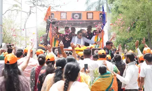 पूर्व नागपुर क्षेत्र में निकली गडकरी की लोकसंवाद यात्रा, कार्यकर्ताओं में उत्साह पूर्व नागपुर क्षेत्र में निकली गडकरी की लोकसंवाद यात्रा, कार्यकर्ताओं में उत्साह