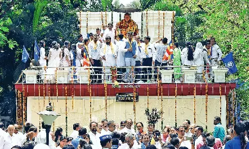 बाबासाहब के अनुयायियों से खिल उठी दीक्षाभूमि,संविधान ने चायवाले को बनाया प्रधानमंत्री बाबासाहब के अनुयायियों से खिल उठी दीक्षाभूमि,संविधान ने चायवाले को बनाया प्रधानमंत्री