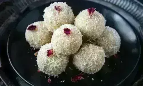 नवरात्री के आंठवे दिन माता को लगाएं नारियल के लड्डू के भोग, इस आसान रेसिपी