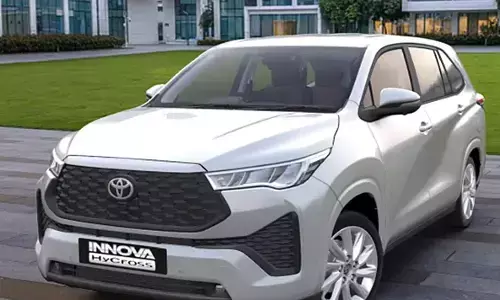 Toyota Innova Hycross GX(O) वेरिएंट लॉन्च, कम कीमत में मिलेंगे बेहतरीन फीचर्स