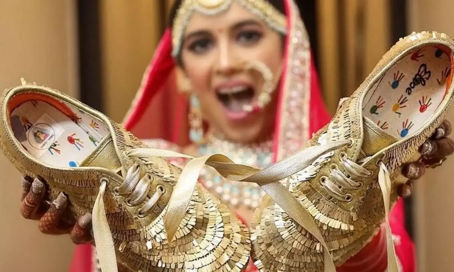अपनी शादी में दिखना चाहती हैं कूल और स्टाइलिश, तो पहने ये ट्रेंडिंग ब्राइडल स्नीकर्स