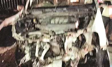 अलग-अलग जगहों पर हादसे , टायर फटा, कार डिवाइडर और खंभे से भिड़ी, 1 की मौत, 6 घायल अलग-अलग जगहों पर हादसे , टायर फटा, कार डिवाइडर और खंभे से भिड़ी, 1 की मौत, 6 घायल