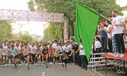 मतदान जागरूकता के लिए दौड़ा नागपुर , रन फॉर डिस्टिंक्शन मैराथन में दिखा उत्साह
