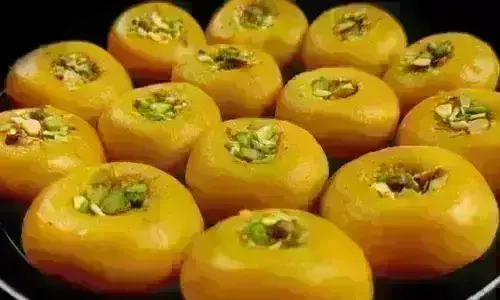 नवरात्रि के नौवें दिन मां को अपने हाथों से बनाकर लगाए बेसन पेड़ा का भोग, जानिए पूरी रेसिपी