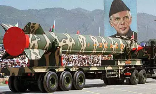 आर्थिक संकट झेल रहे पाकिस्तान ने बढ़ाया परमाणु हथियारों का जखीरा, अमेरिकी रिपोर्ट में बड़ा खुलासा